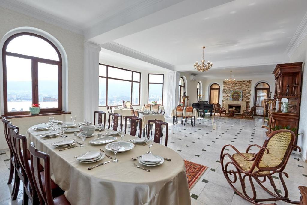 The Hilltop Skyline Hotel Tiflis Dış mekan fotoğraf