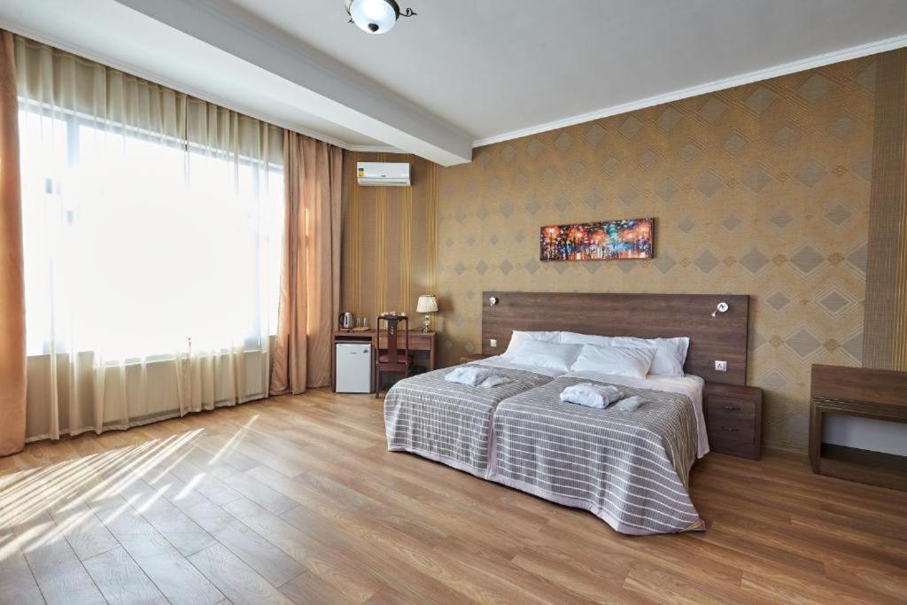 The Hilltop Skyline Hotel Tiflis Dış mekan fotoğraf