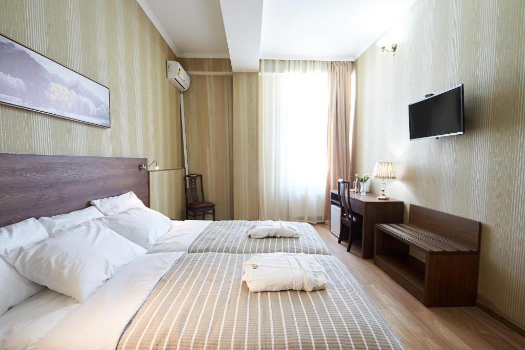 The Hilltop Skyline Hotel Tiflis Dış mekan fotoğraf