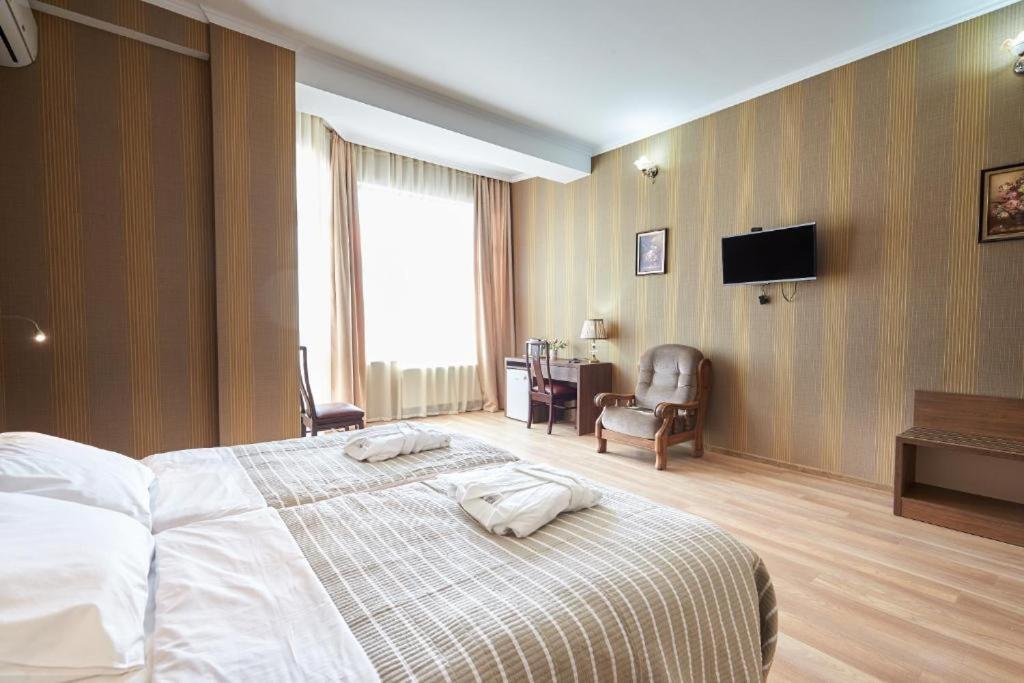 The Hilltop Skyline Hotel Tiflis Dış mekan fotoğraf