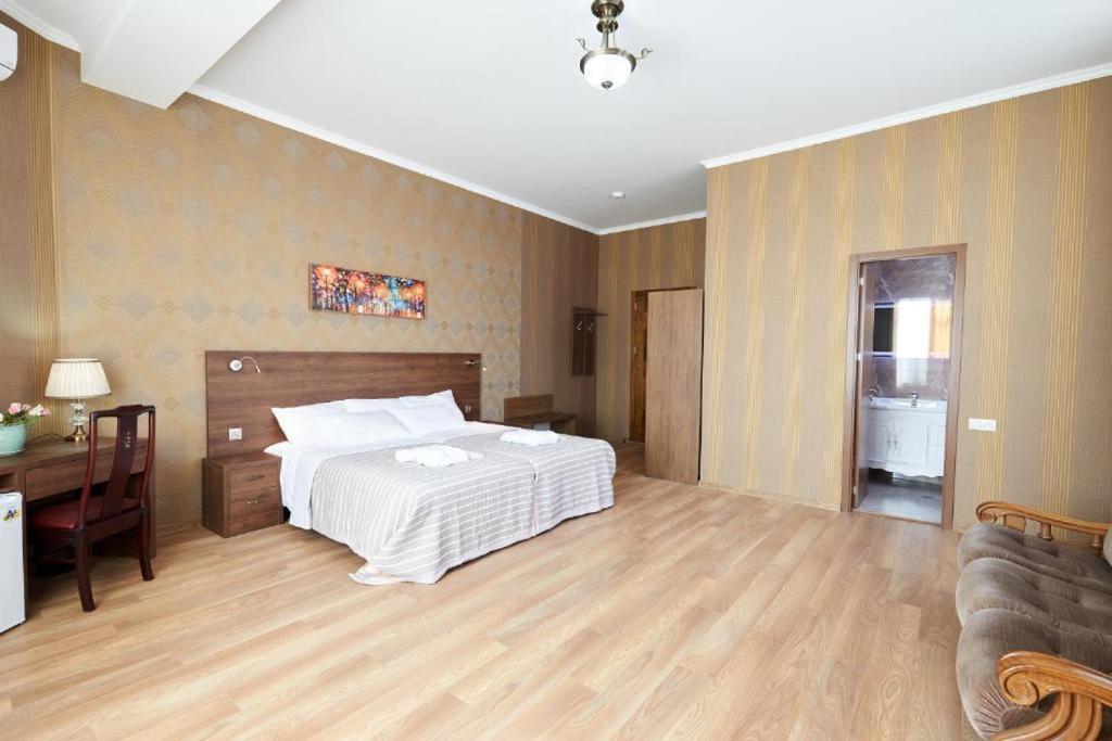 The Hilltop Skyline Hotel Tiflis Dış mekan fotoğraf