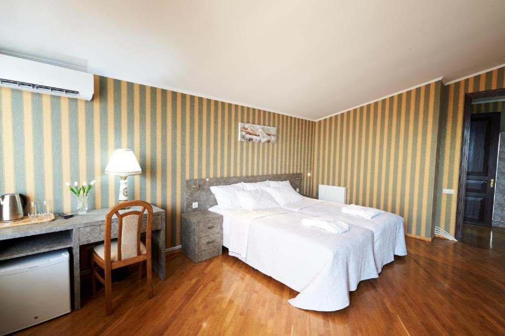 The Hilltop Skyline Hotel Tiflis Dış mekan fotoğraf