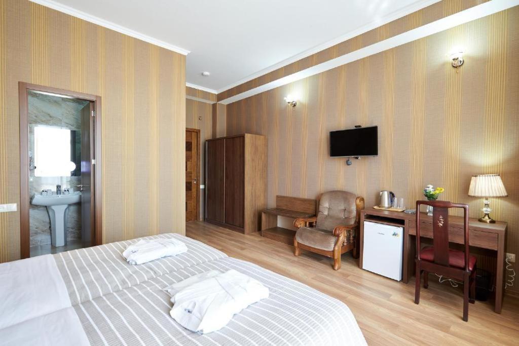 The Hilltop Skyline Hotel Tiflis Dış mekan fotoğraf