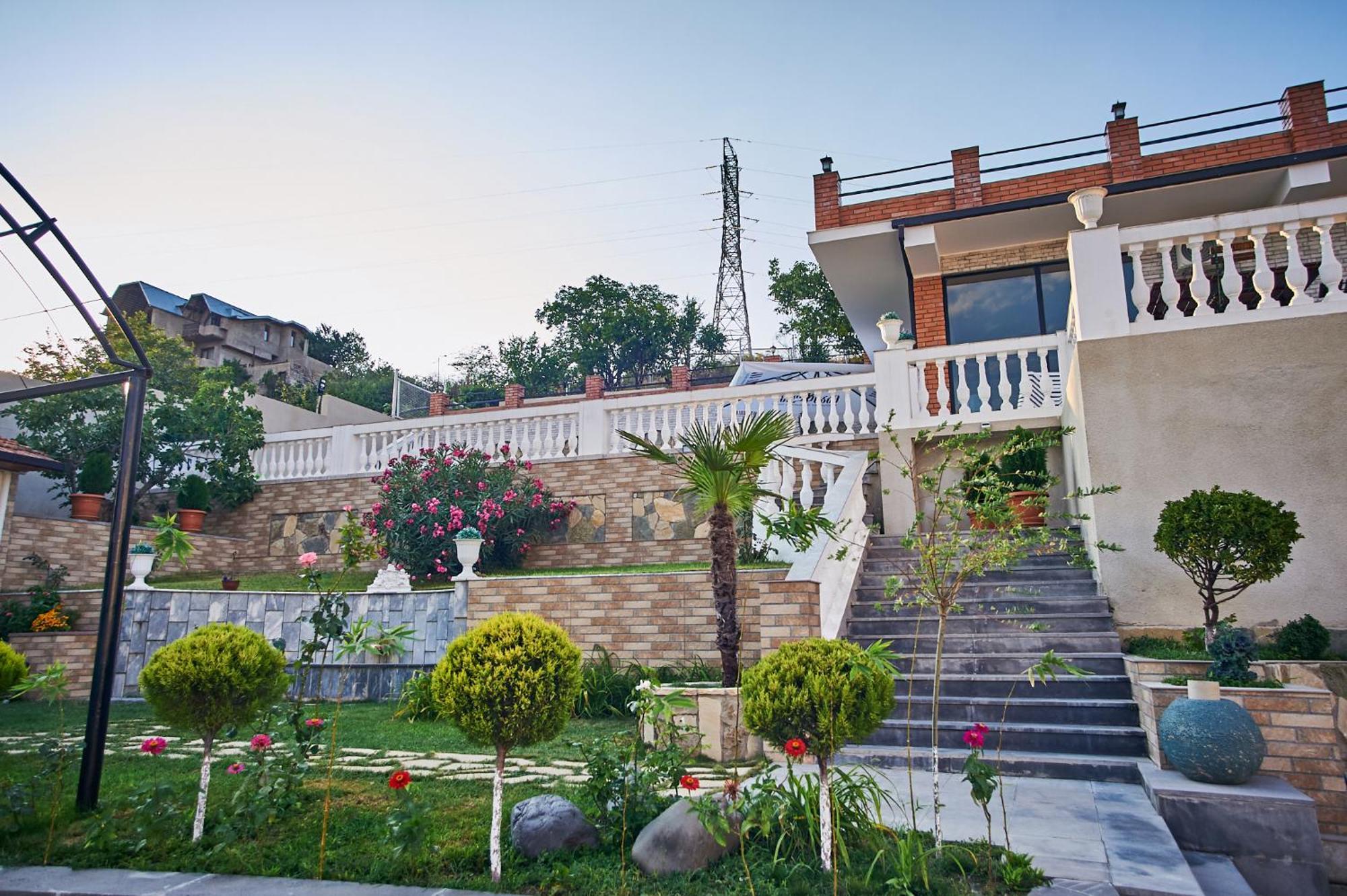 The Hilltop Skyline Hotel Tiflis Dış mekan fotoğraf